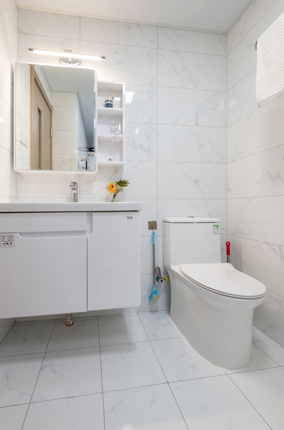 现代简约风卫生间,现代简约风,现代简约风效果图,现代简约风实景图